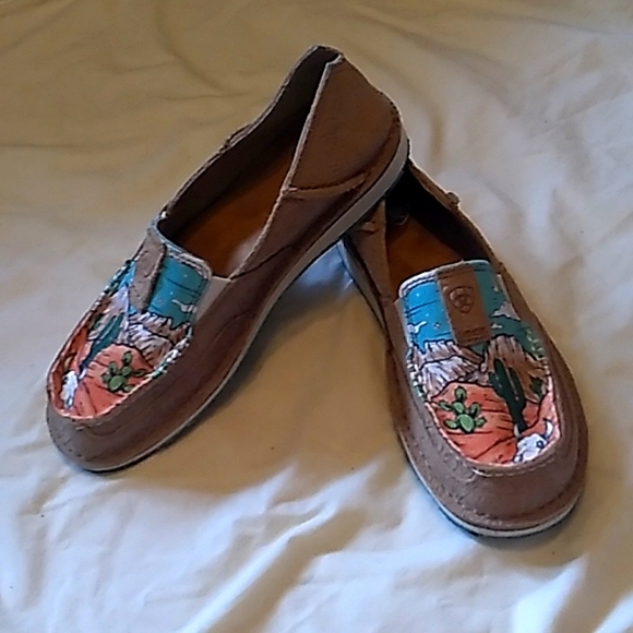 Ariat Shoes - women's Ariat cruisers shoes color tan and peach size 7